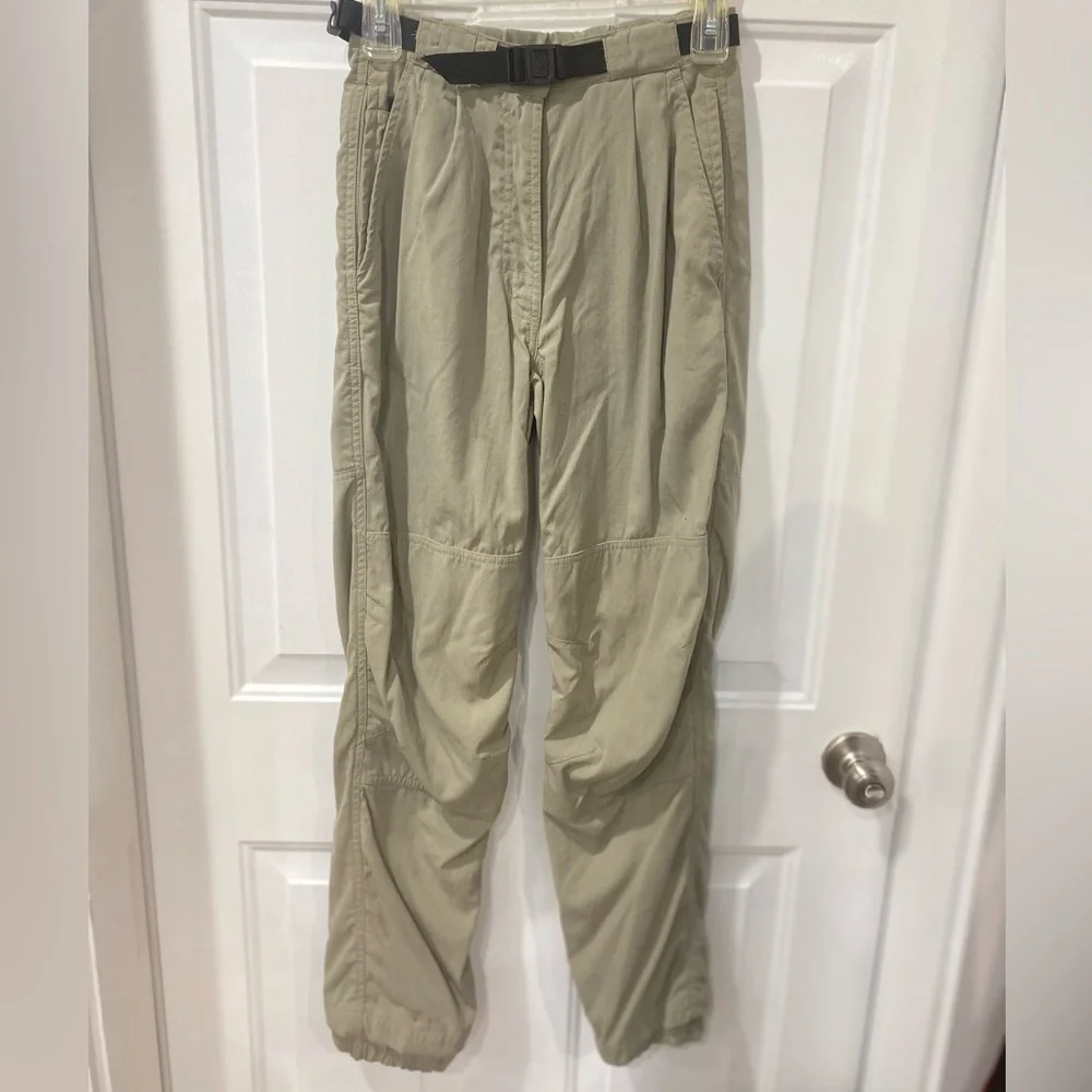 The North Face women’s Light Tan Cargo Pants hiking nylon zipper back pocket
